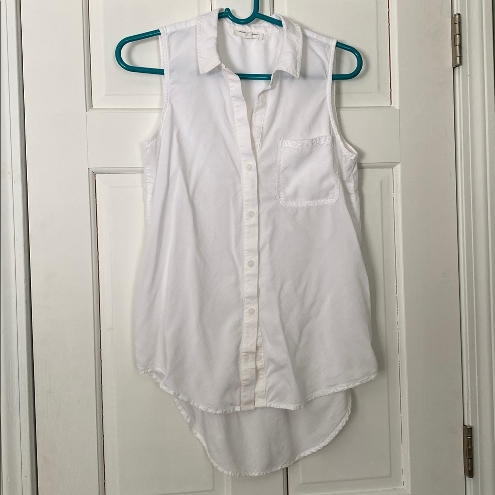 beachlunchlounge White Sleeveless Blouse